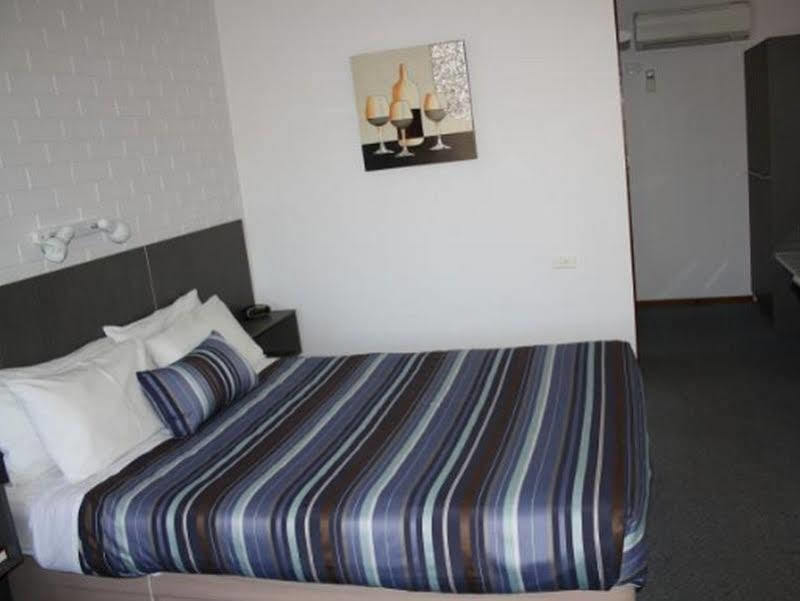 Raglan Motor Inn Warrnambool Bagian luar foto